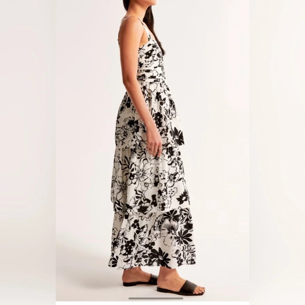 Abercrombie Emerson tiered size M Black and White Floral Maxi Dress viscose new